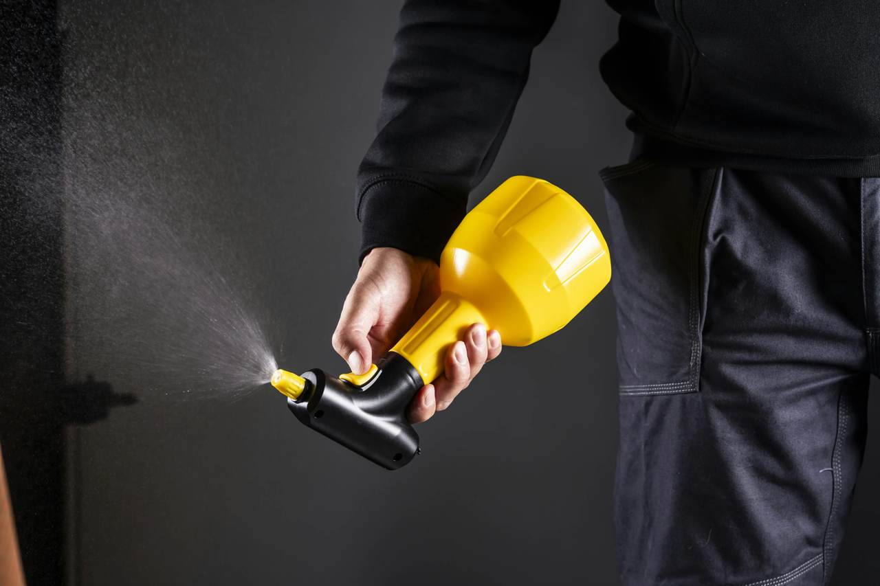 Professional pest control spray equipment